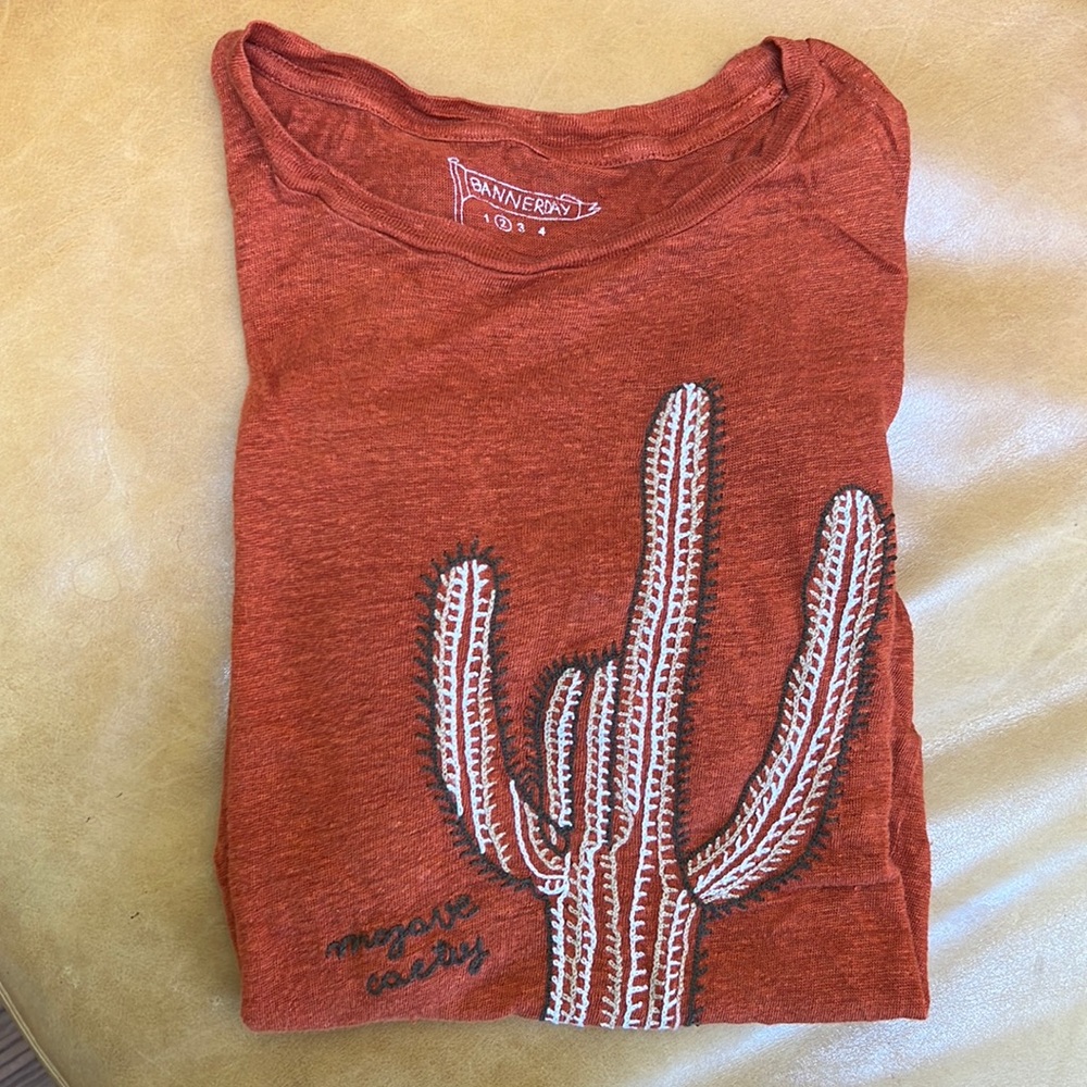 Unisex Banner Day linen t-shirt Mojave cactus size 2, as is